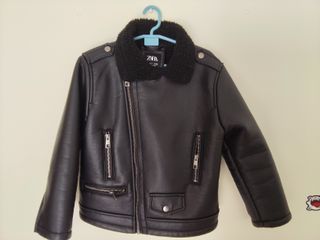 Chaqueta Zara niño negra borreguito