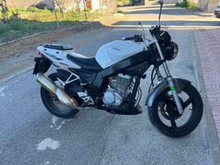 Daelim Roadwin 125cc Naked