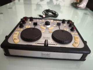 Controlador DJ Hercules MP3 USB