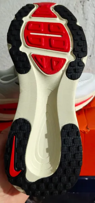 Nike Air Zoom Vomero 18 Talla 42 A Estrenar