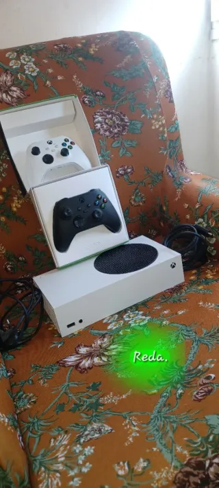 Xbox Series S 512GB + 2 Controller (Nero e Bianco)