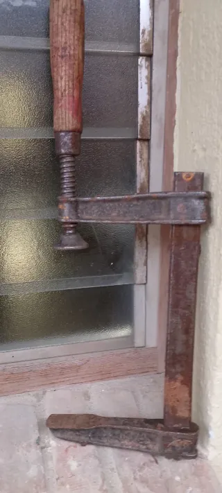 Sargento de carpintero antiguo