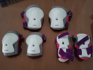 Casco Morado Oxelo y protectores.