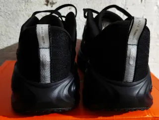 Nike Air Zoom Vomero Plus Negro talla 43 A Estrena