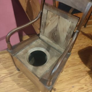 Antigua silla inodoro sillón de madera