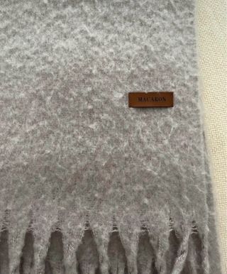 Bufanda lila de tienda local