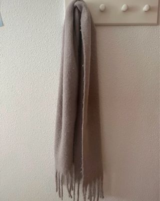 Bufanda lila de tienda local