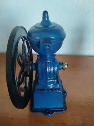 Molinillo de café antiguo