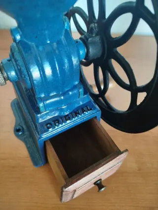 Molinillo de café antiguo