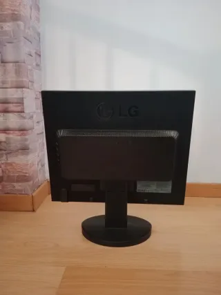 Monitor LG Plata