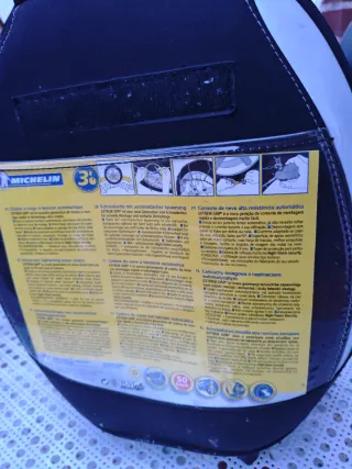 Cadenas para nieve metálicas y de lona.