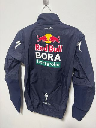 Chubasquero red bull bora pro cycling team L