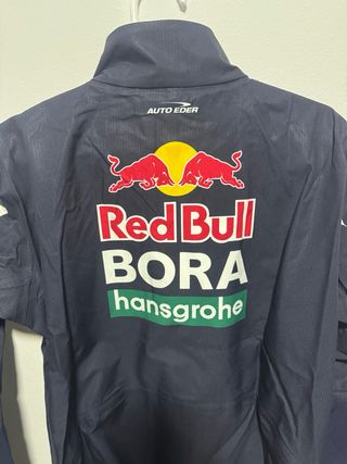 Chubasquero red bull bora pro cycling team L