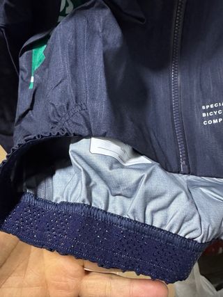 Chubasquero red bull bora pro cycling team L