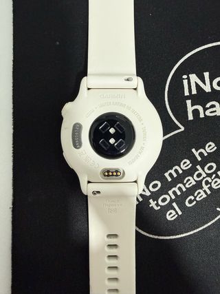 Garmin Vívivoactive 6 Dorado con correa blanca