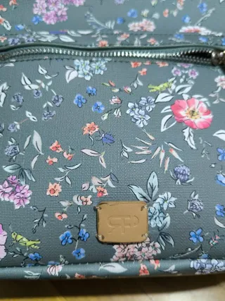 Mochila Parfois flores verde