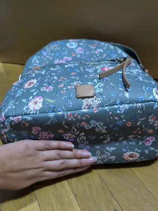 Mochila Parfois flores verde