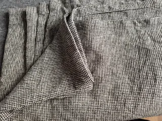 Alfombra grande gris de tela