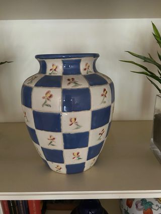 Jarrón de porcelana azul y blanco