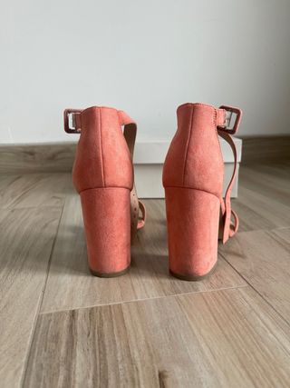 Sandali scamosciati color albicocca