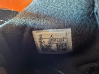 Tenis Jordan Negro y Verde Hombre