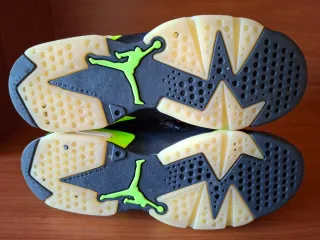 Tenis Jordan Negro y Verde Hombre