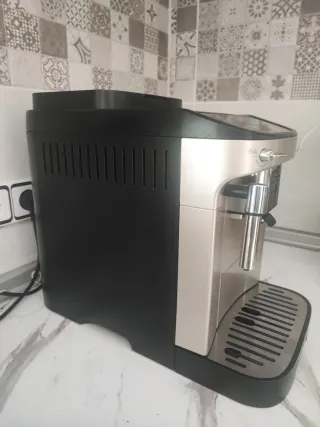 Cafetera DeLonghi Magnifica Evo