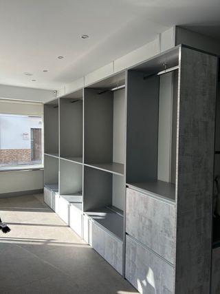 Mobiliario y maniquíes para tienda