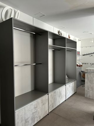 Mobiliario y maniquíes para tienda