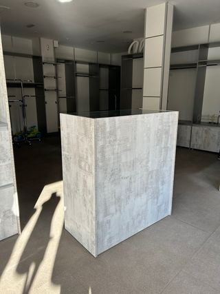 Mobiliario y maniquíes para tienda