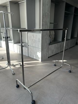 Mobiliario y maniquíes para tienda