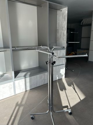 Mobiliario y maniquíes para tienda