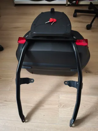 Top Case GIVI y soporte para Kawasaki Ninja/Z650