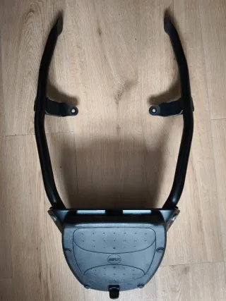 Top Case GIVI y soporte para Kawasaki Ninja/Z650