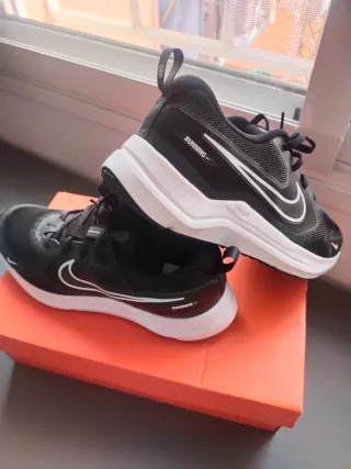 Zapatillas Nike Running Negras y Blancas