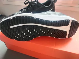 Zapatillas Nike Running Negras y Blancas