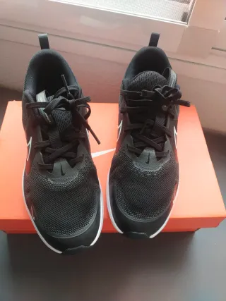 Zapatillas Nike Running Negras y Blancas