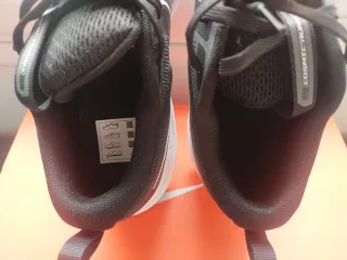 Zapatillas Nike Running Negras y Blancas