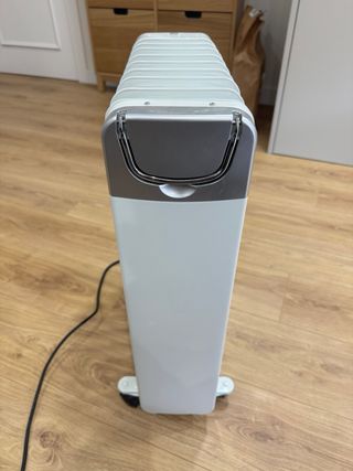 Radiador de agua portátil blanco/plateado.