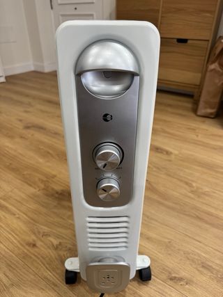 Radiador de agua portátil blanco/plateado.