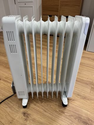 Radiador de agua portátil blanco/plateado.