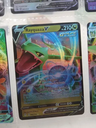 Carta Pokémon Rayquaza V 210/203 GOLPE FLUIDO