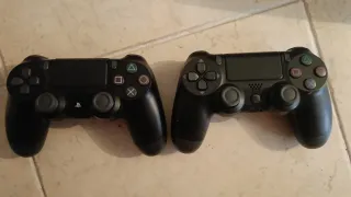 2 Controller PS4 (PlayStation 4) - 1 non originale