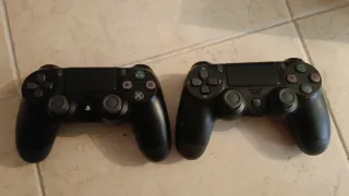 2 Controller PS4 (PlayStation 4) - 1 non originale
