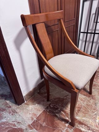 Mesa redonda y 4 sillas