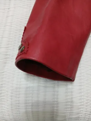 Chaqueta cuero roja tachuelas Talla 44