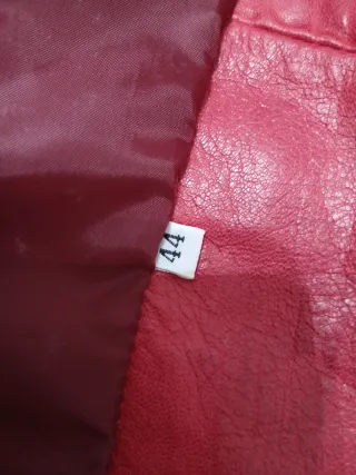 Chaqueta cuero roja tachuelas Talla 44