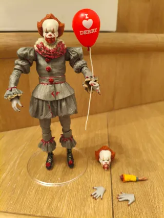 Action Figure IT Pennywise con Palloncino