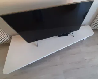 Mesa baja blanca para TV