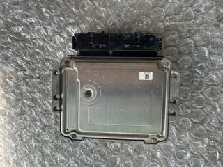 Centralita ECU Bosch Opel Astra GTC 1.7 CDTI